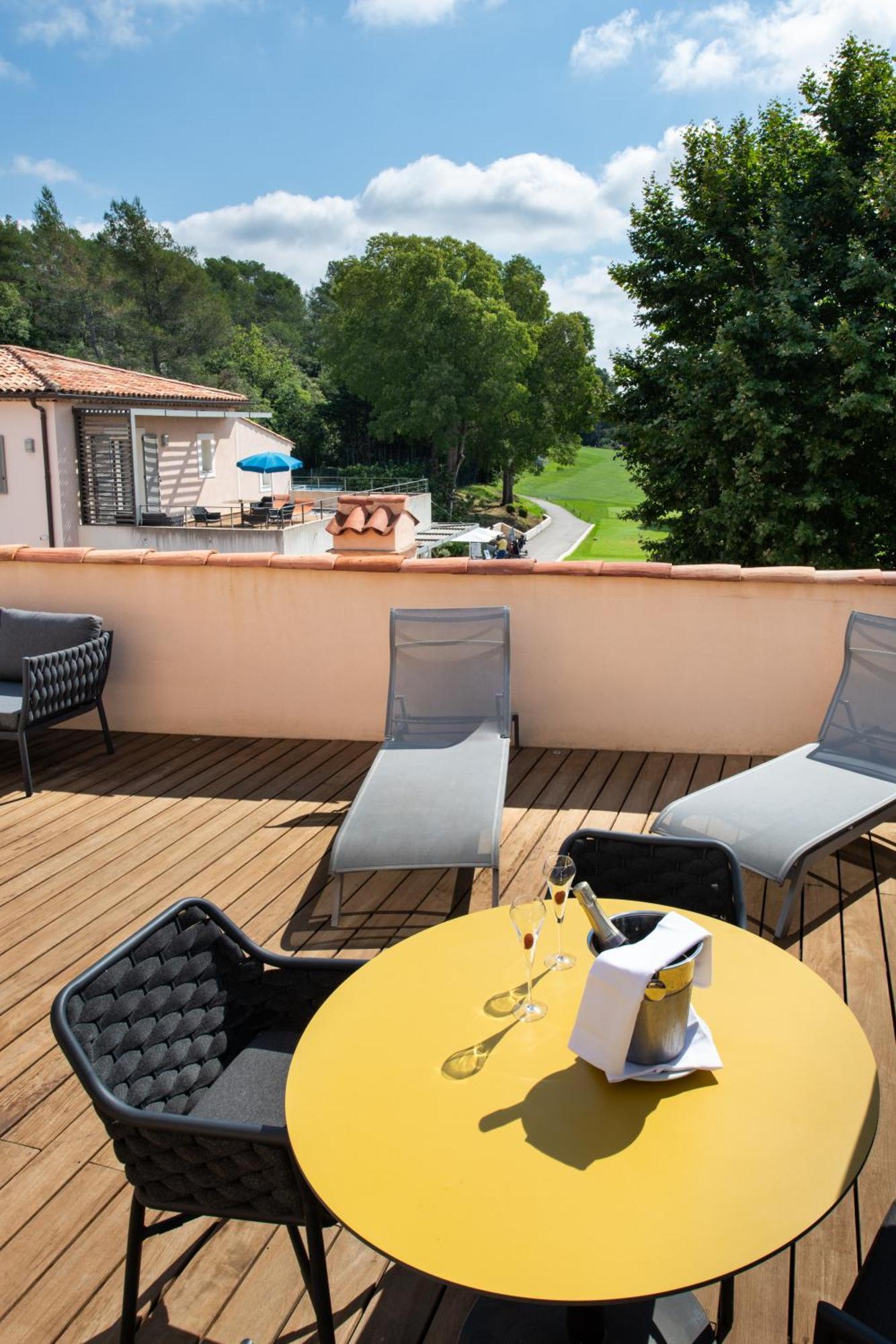 Hotel Golf & Spa Chateau De La Begude The Originals Collection Valbonne Luaran gambar