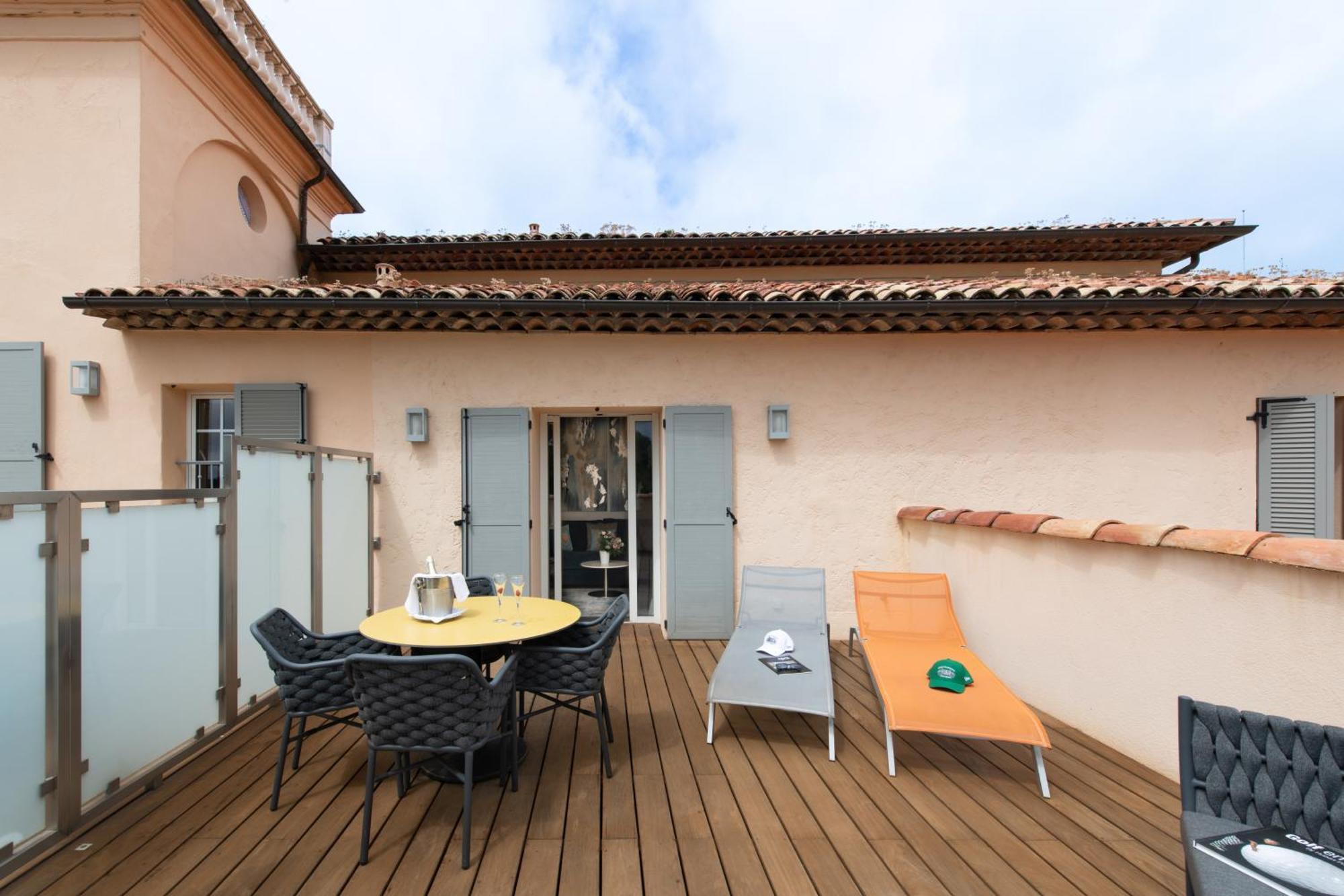 Hotel Golf & Spa Chateau De La Begude The Originals Collection Valbonne Luaran gambar