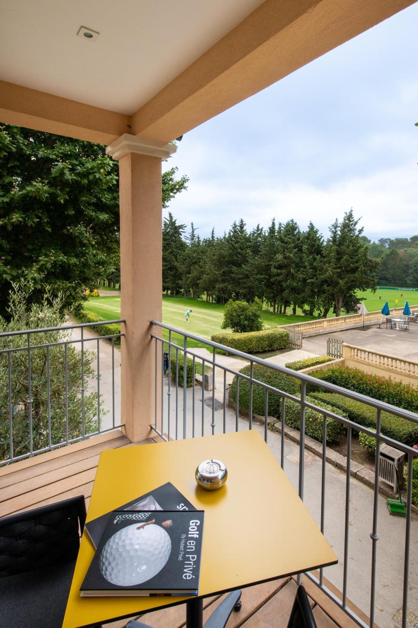 Hotel Golf & Spa Chateau De La Begude The Originals Collection Valbonne Luaran gambar