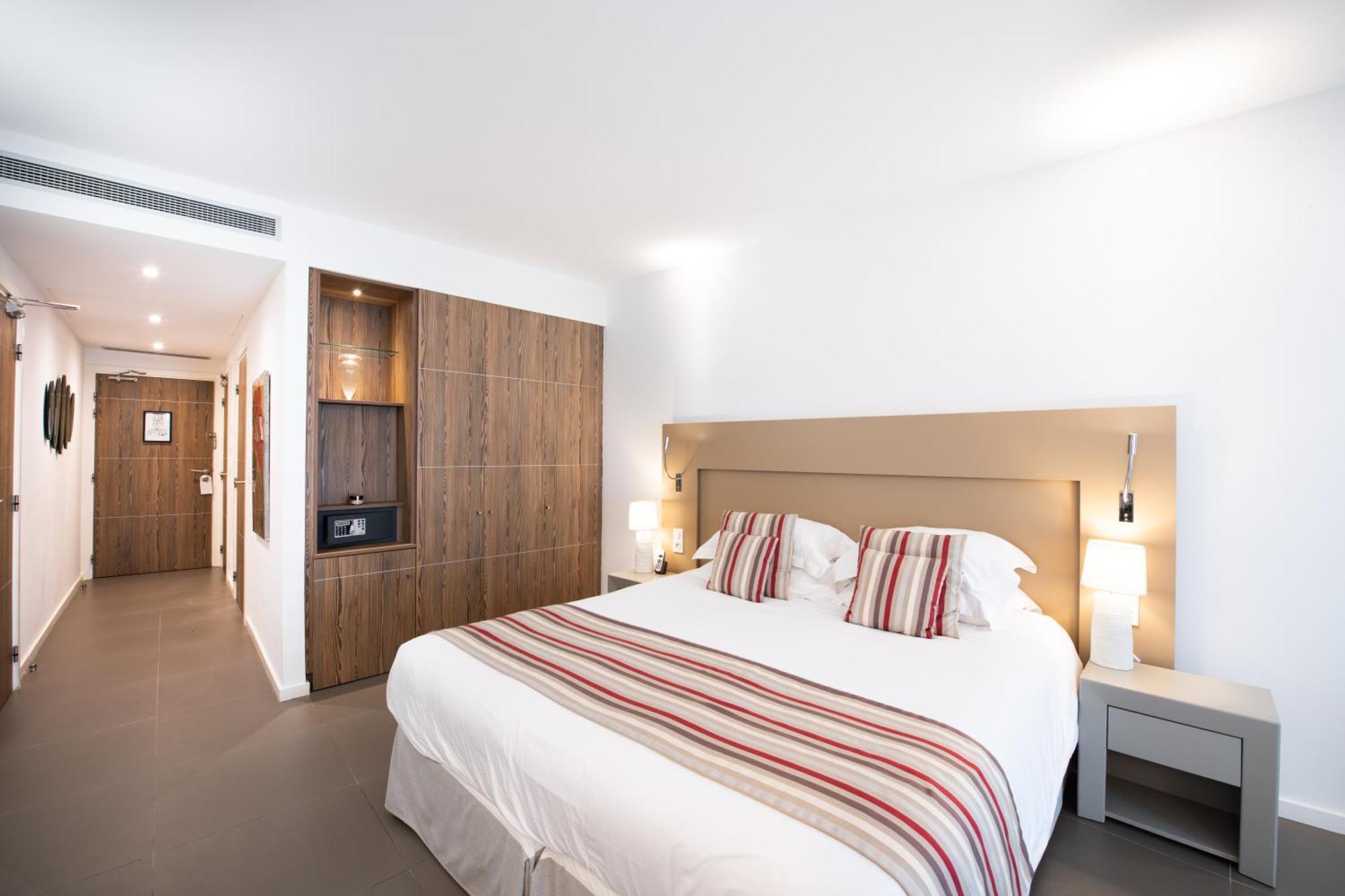 Hotel Golf & Spa Chateau De La Begude The Originals Collection Valbonne Luaran gambar
